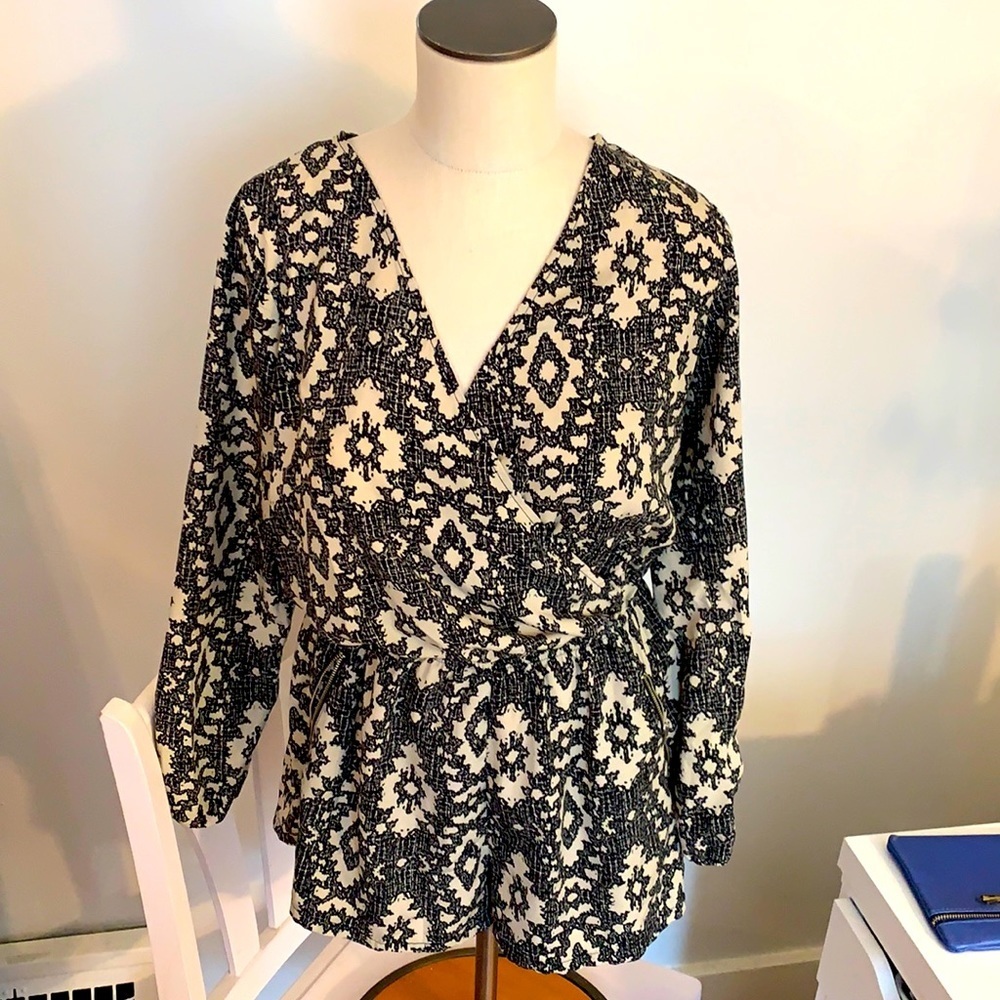 Patterned Women’s Romper Size Small
